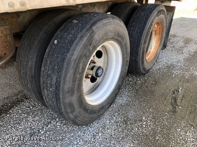 image for item H1009 1997 Stoughton dry van trailer