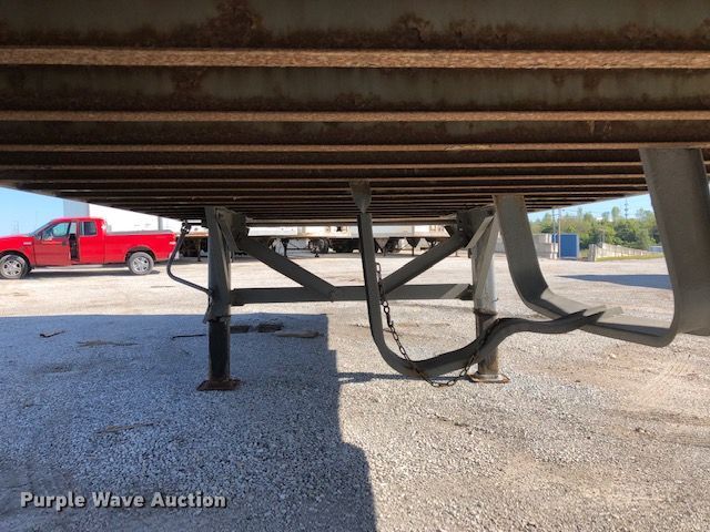 image for item H1010 1998 Fruehauf dry van trailer