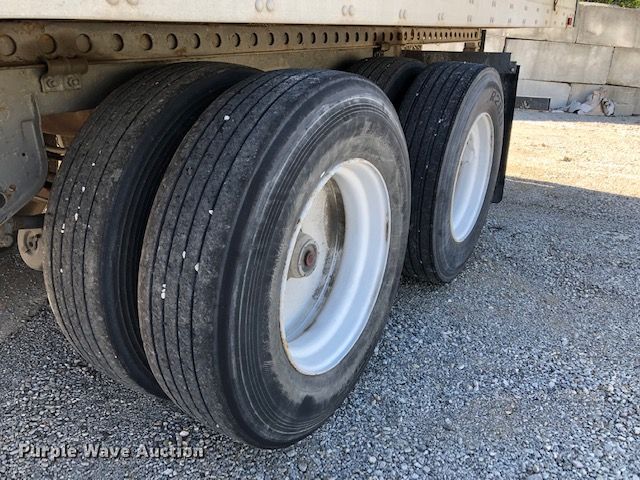image for item H1010 1998 Fruehauf dry van trailer