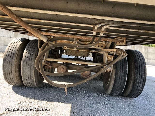 image for item H1011 1996 Hyundai dry van trailer