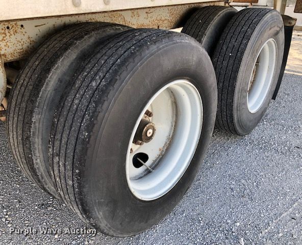 image for item H1011 1996 Hyundai dry van trailer