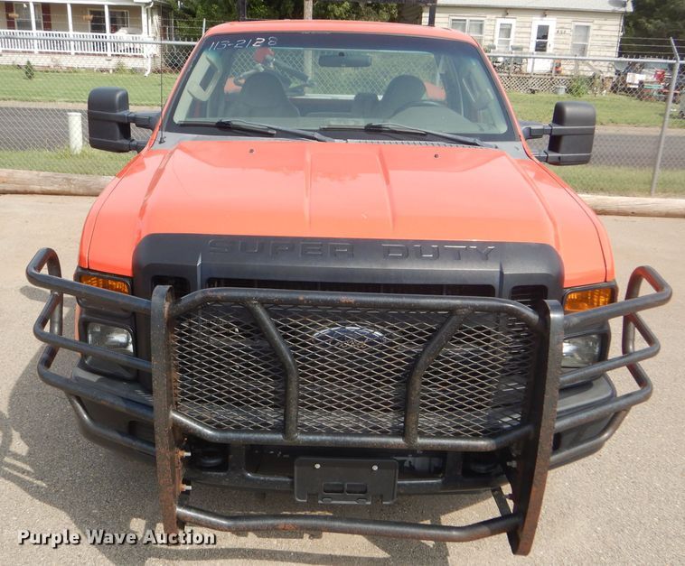 image for item DB4975 2008 Ford F250 Super Duty utility bed pickup truck