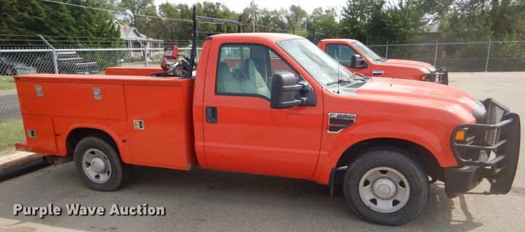 image for item DB4975 2008 Ford F250 Super Duty utility bed pickup truck