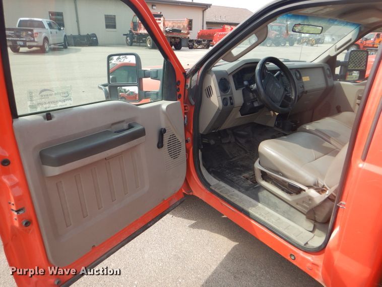 image for item DB4975 2008 Ford F250 Super Duty utility bed pickup truck