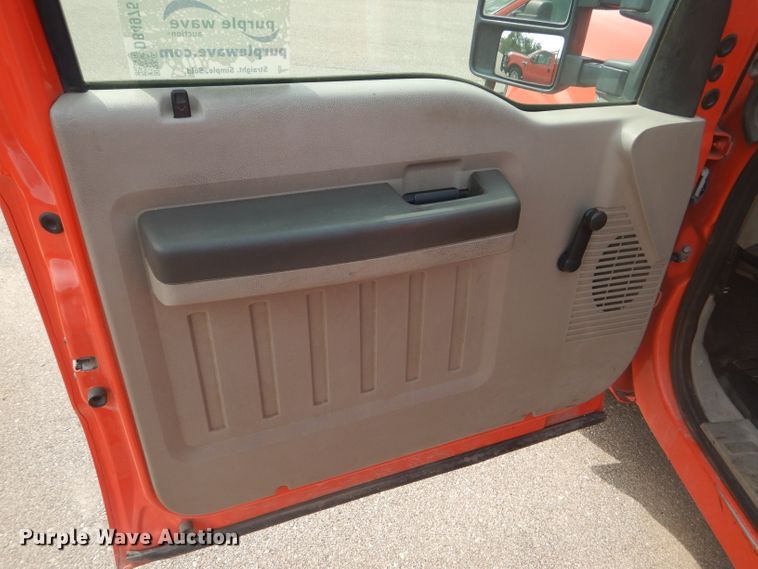 image for item DB4975 2008 Ford F250 Super Duty utility bed pickup truck