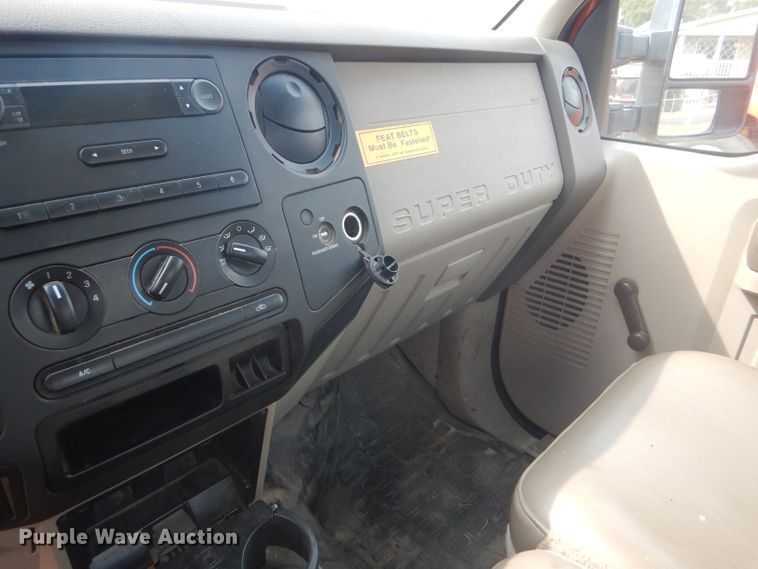 image for item DB4975 2008 Ford F250 Super Duty utility bed pickup truck