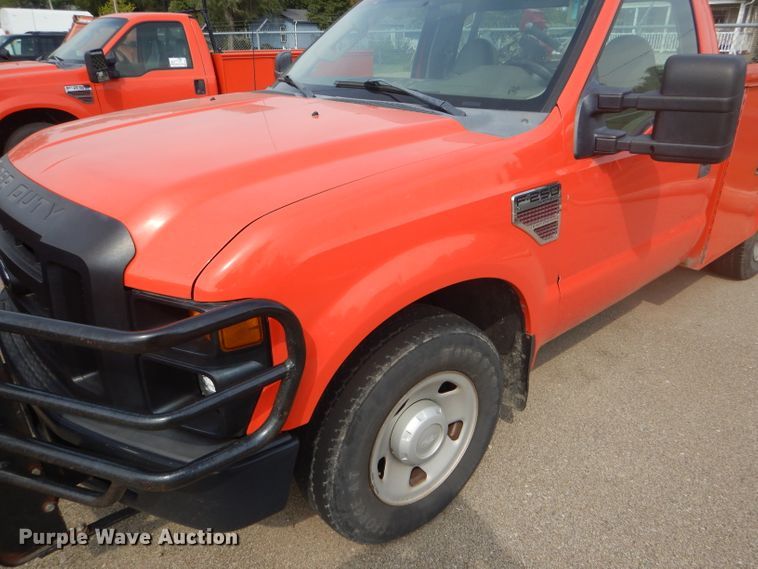 image for item DB4975 2008 Ford F250 Super Duty utility bed pickup truck