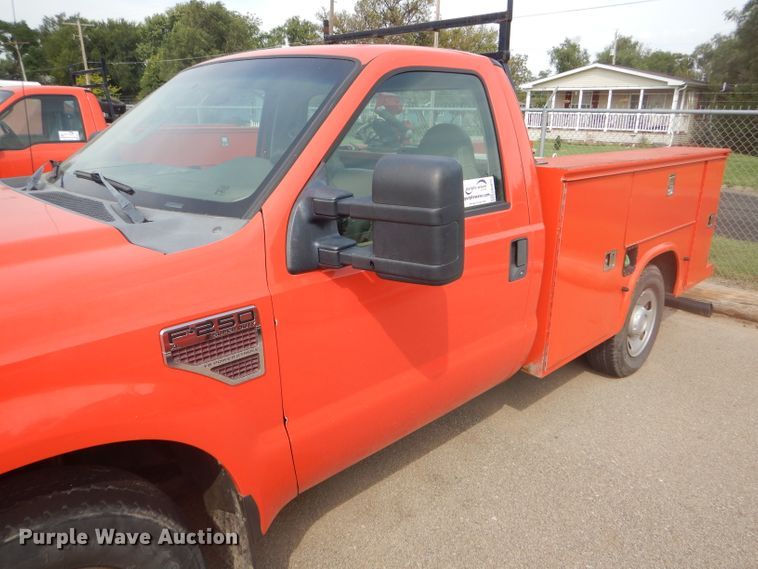 image for item DB4975 2008 Ford F250 Super Duty utility bed pickup truck