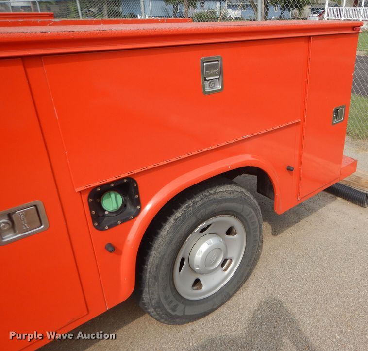 image for item DB4975 2008 Ford F250 Super Duty utility bed pickup truck