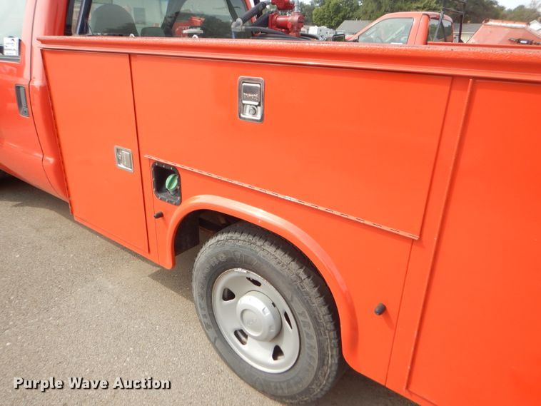 image for item DB4975 2008 Ford F250 Super Duty utility bed pickup truck