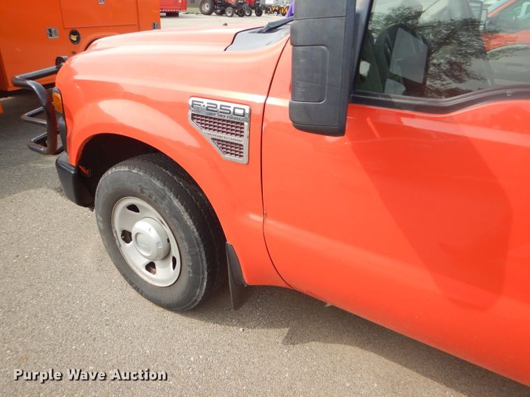 image for item DB4975 2008 Ford F250 Super Duty utility bed pickup truck