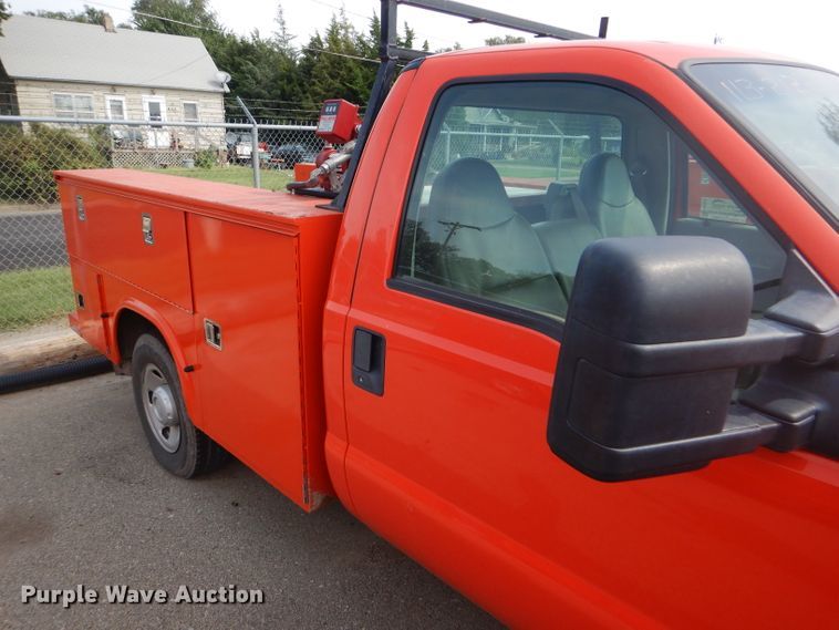 image for item DB4975 2008 Ford F250 Super Duty utility bed pickup truck