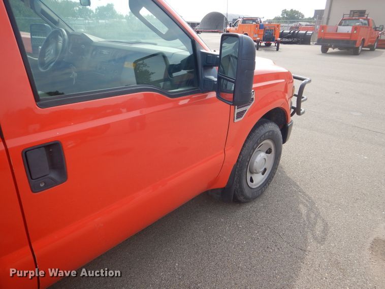 image for item DB4975 2008 Ford F250 Super Duty utility bed pickup truck