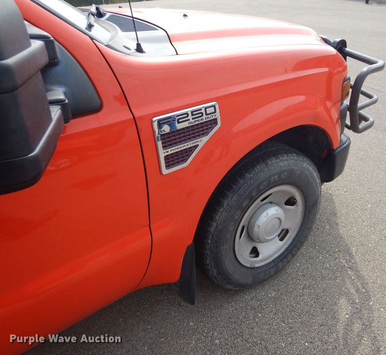 image for item DB4975 2008 Ford F250 Super Duty utility bed pickup truck