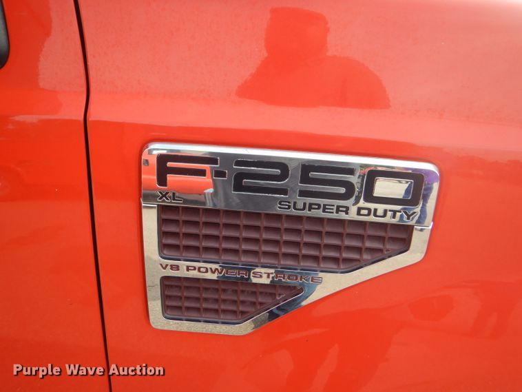 image for item DB4975 2008 Ford F250 Super Duty utility bed pickup truck