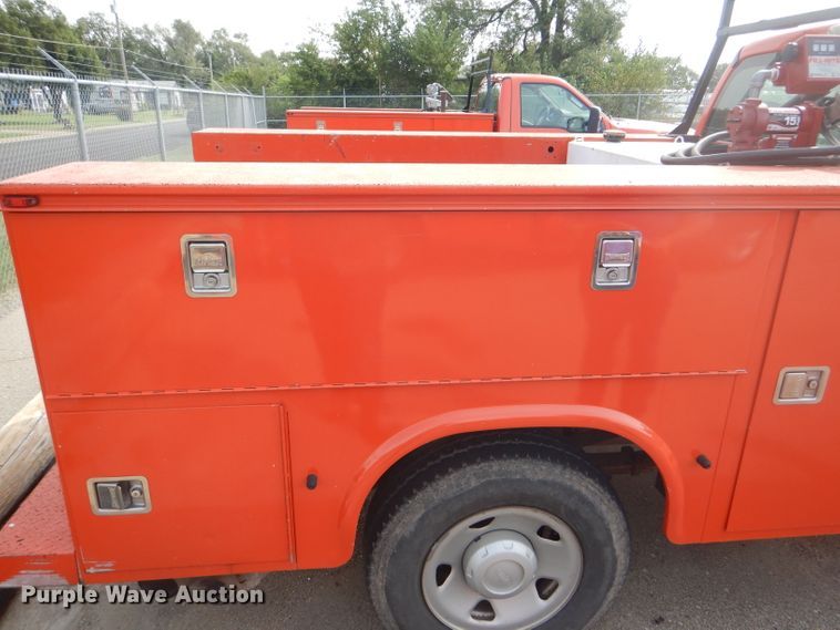 image for item DB4975 2008 Ford F250 Super Duty utility bed pickup truck