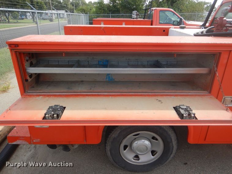 image for item DB4975 2008 Ford F250 Super Duty utility bed pickup truck