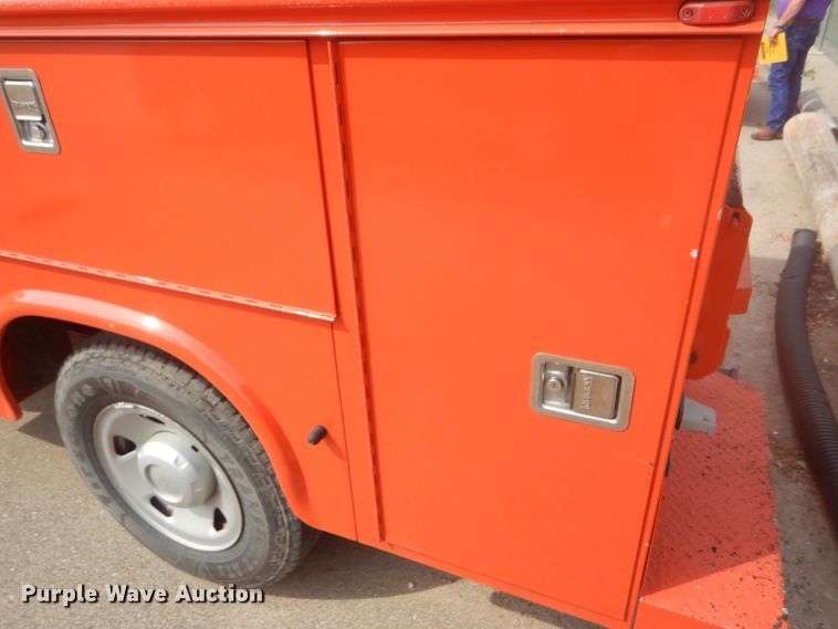 image for item DB4975 2008 Ford F250 Super Duty utility bed pickup truck