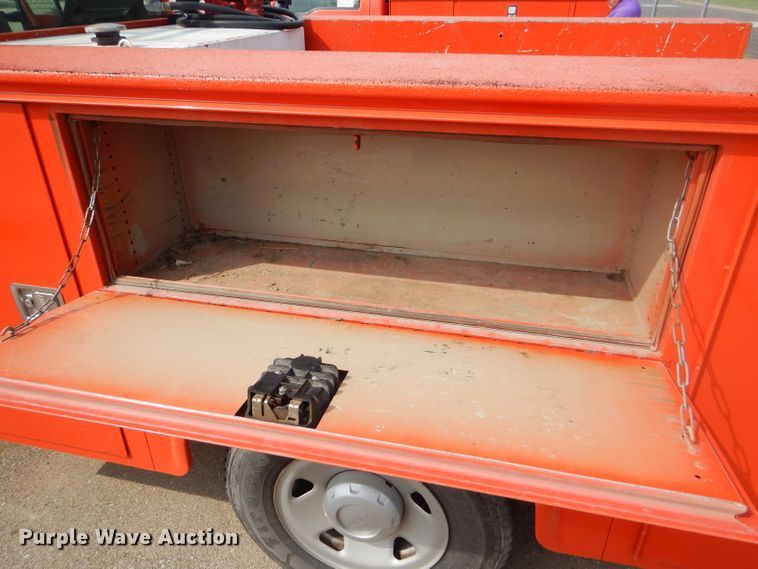 image for item DB4975 2008 Ford F250 Super Duty utility bed pickup truck