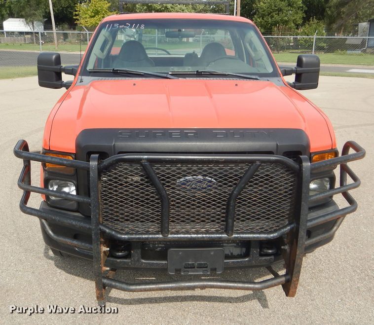 image for item DB4976 2008 Ford F250 Super Duty utility bed pickup truck
