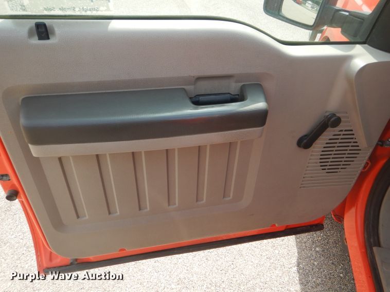 image for item DB4976 2008 Ford F250 Super Duty utility bed pickup truck