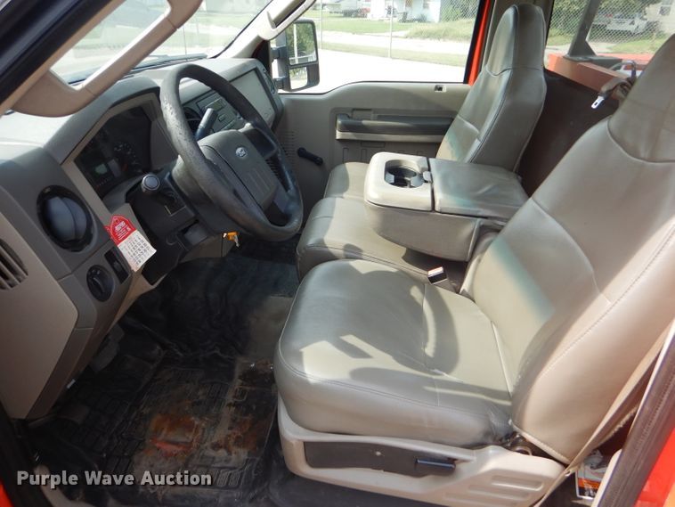 image for item DB4976 2008 Ford F250 Super Duty utility bed pickup truck