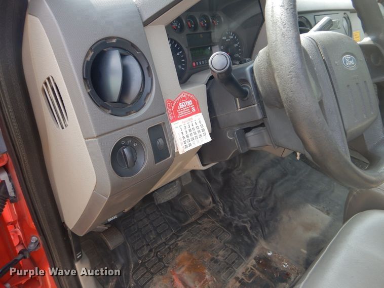 image for item DB4976 2008 Ford F250 Super Duty utility bed pickup truck