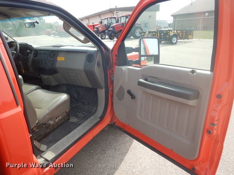 image for item DB4976 2008 Ford F250 Super Duty utility bed pickup truck