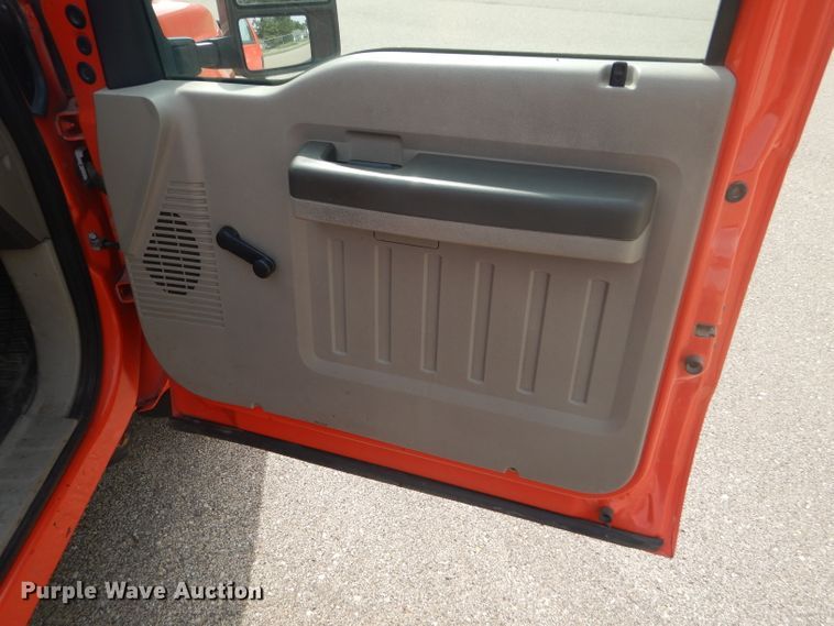 image for item DB4976 2008 Ford F250 Super Duty utility bed pickup truck