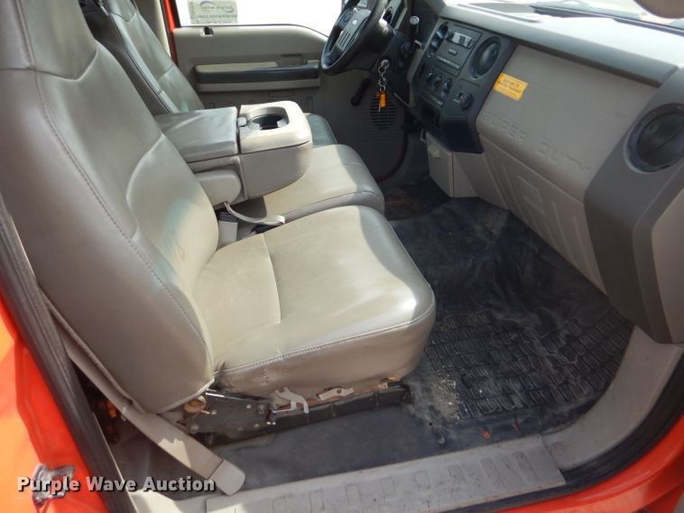 image for item DB4976 2008 Ford F250 Super Duty utility bed pickup truck