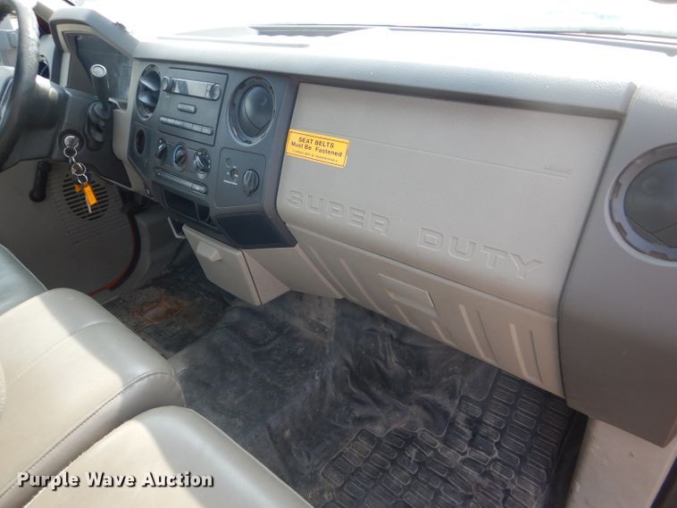 image for item DB4976 2008 Ford F250 Super Duty utility bed pickup truck