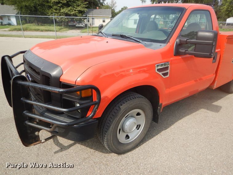 image for item DB4976 2008 Ford F250 Super Duty utility bed pickup truck