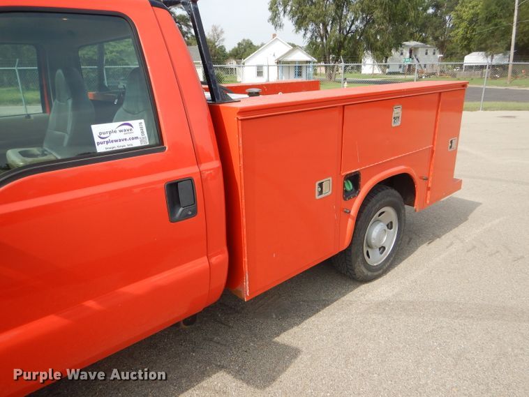 image for item DB4976 2008 Ford F250 Super Duty utility bed pickup truck