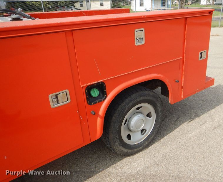 image for item DB4976 2008 Ford F250 Super Duty utility bed pickup truck