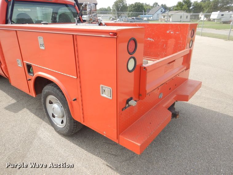 image for item DB4976 2008 Ford F250 Super Duty utility bed pickup truck