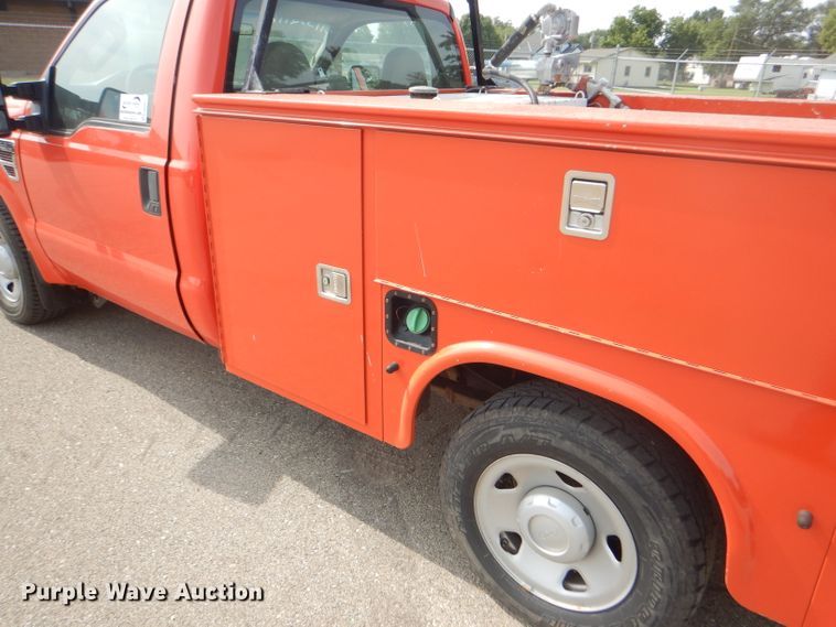 image for item DB4976 2008 Ford F250 Super Duty utility bed pickup truck