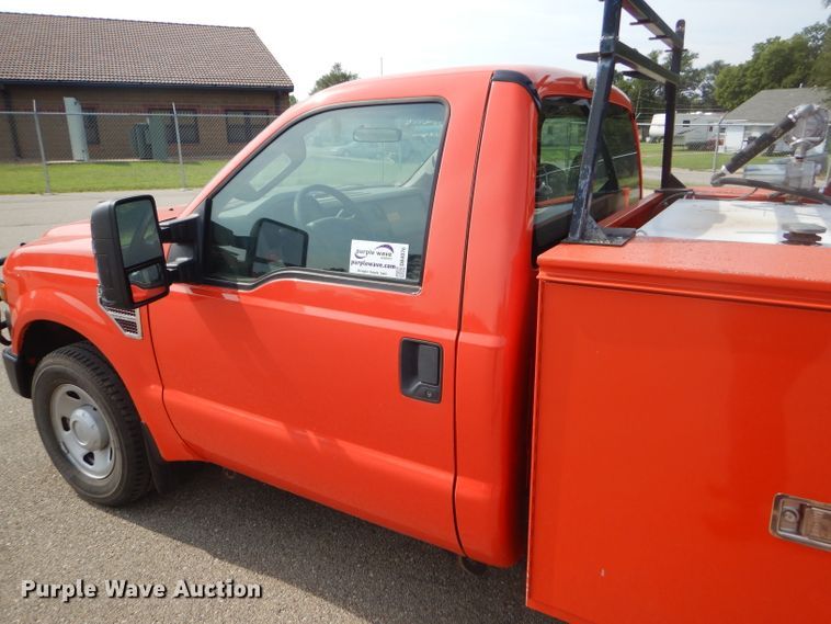 image for item DB4976 2008 Ford F250 Super Duty utility bed pickup truck