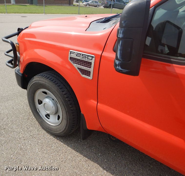 image for item DB4976 2008 Ford F250 Super Duty utility bed pickup truck