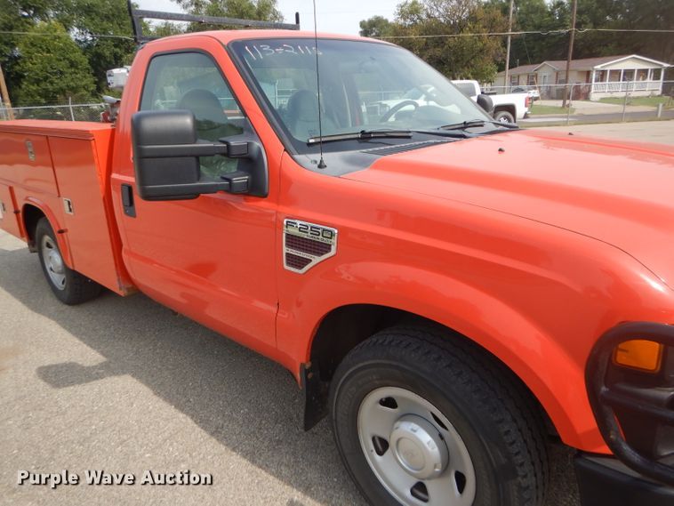 image for item DB4976 2008 Ford F250 Super Duty utility bed pickup truck