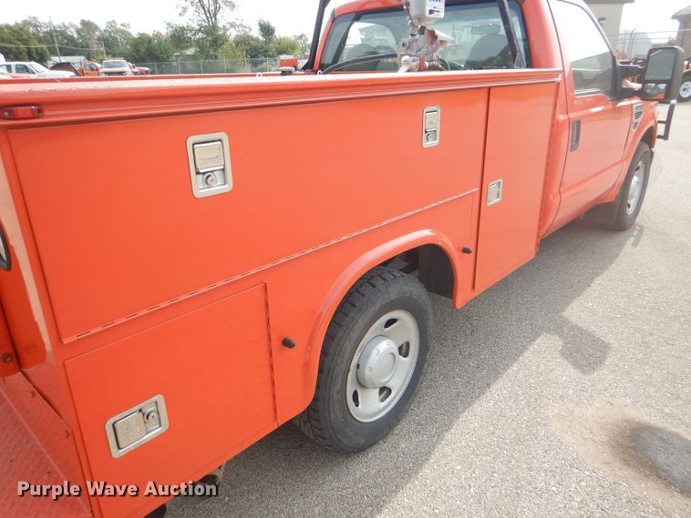 image for item DB4976 2008 Ford F250 Super Duty utility bed pickup truck
