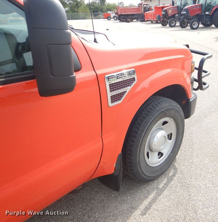 image for item DB4976 2008 Ford F250 Super Duty utility bed pickup truck