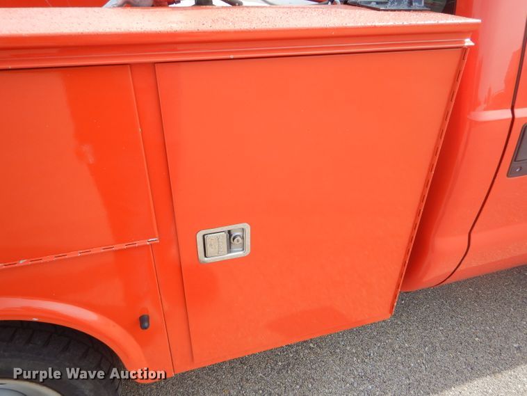 image for item DB4976 2008 Ford F250 Super Duty utility bed pickup truck