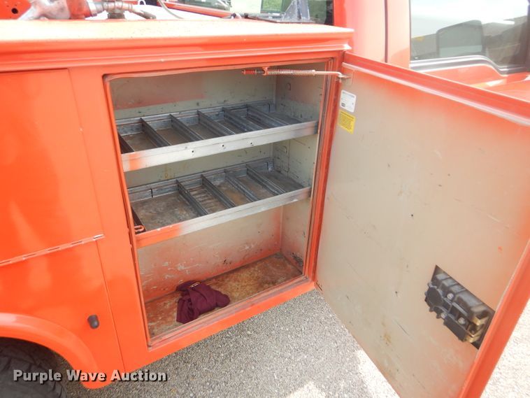 image for item DB4976 2008 Ford F250 Super Duty utility bed pickup truck