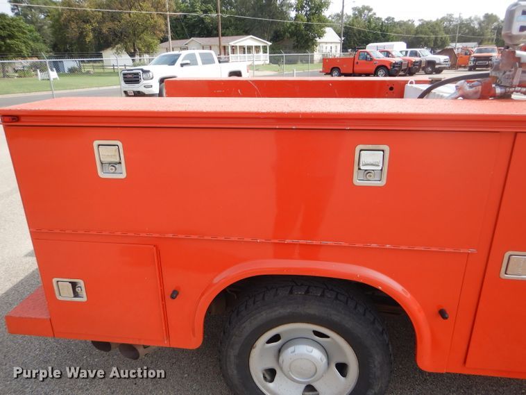 image for item DB4976 2008 Ford F250 Super Duty utility bed pickup truck