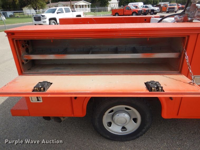 image for item DB4976 2008 Ford F250 Super Duty utility bed pickup truck