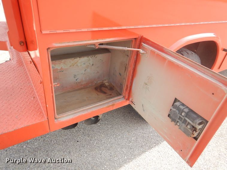 image for item DB4976 2008 Ford F250 Super Duty utility bed pickup truck