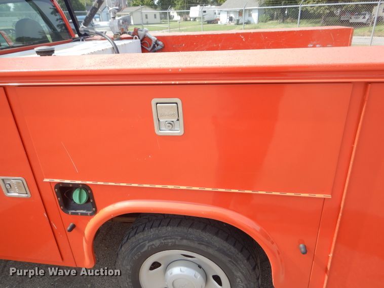 image for item DB4976 2008 Ford F250 Super Duty utility bed pickup truck