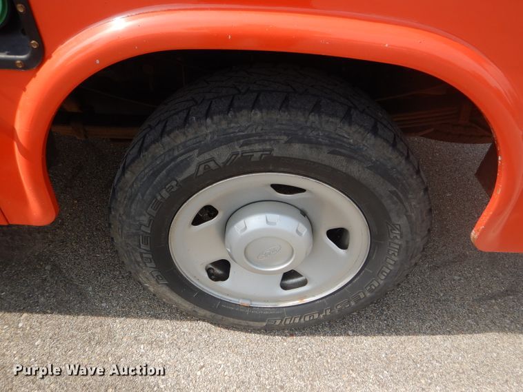 image for item DB4976 2008 Ford F250 Super Duty utility bed pickup truck