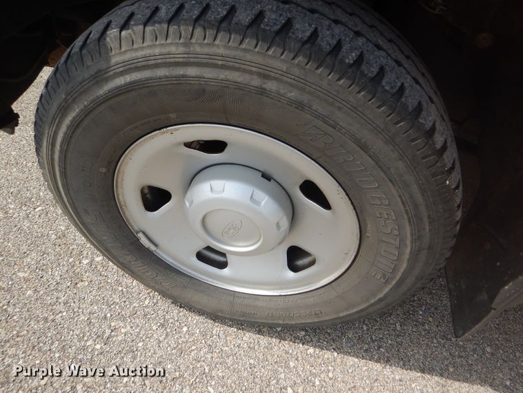 image for item DB4976 2008 Ford F250 Super Duty utility bed pickup truck