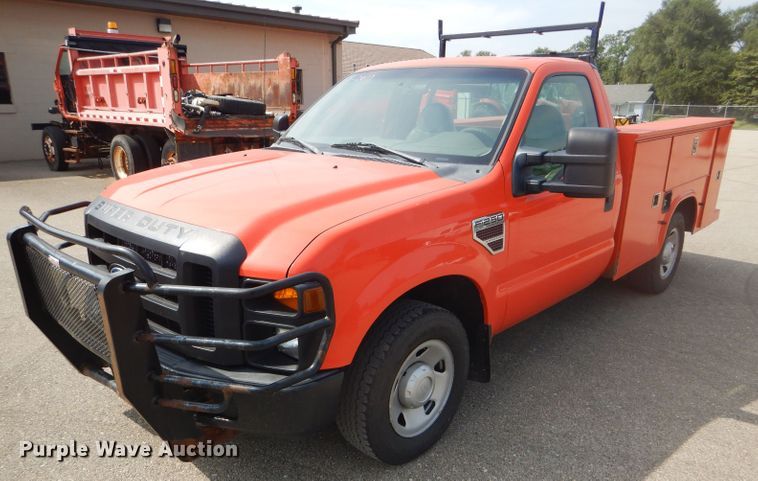 image for item DB4977 2009 Ford F250 Super Duty utility bed pickup truck